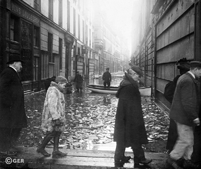 crue 1910 inondation rue bonaparte pavés de bois