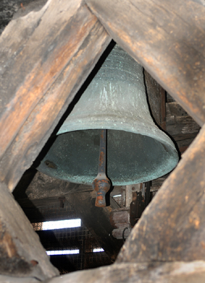 12 St Germain des Pres cloche 400