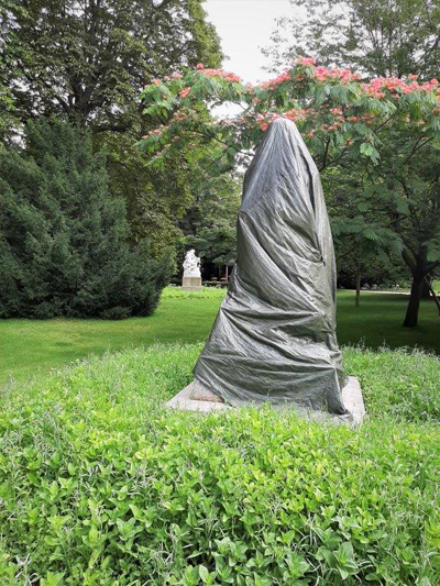 03 33 luxembourg statue voile